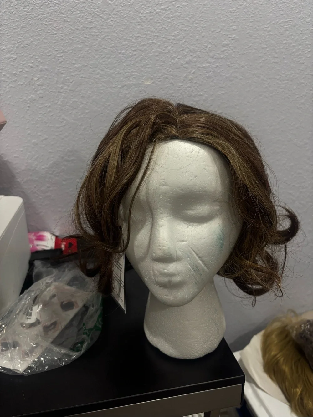 Stylish Short highlights Wig for Women - Natural Look